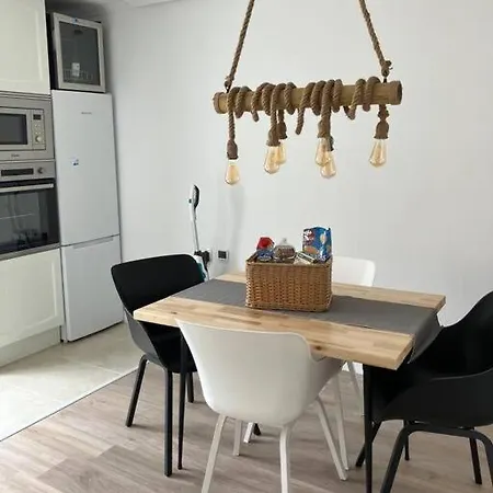 A Pocos Minutos Del Centro Apartmán Avilés